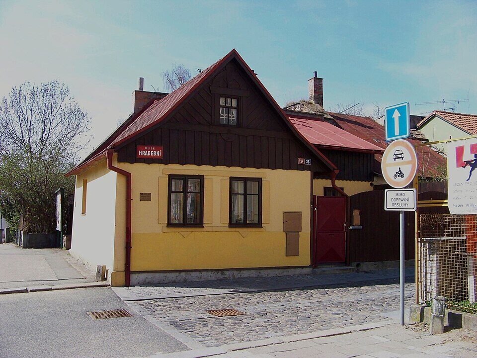 Historická Hradební ulice v Nymburku – sídlo Okresního soudu příslušného pro Věznici Jiřice