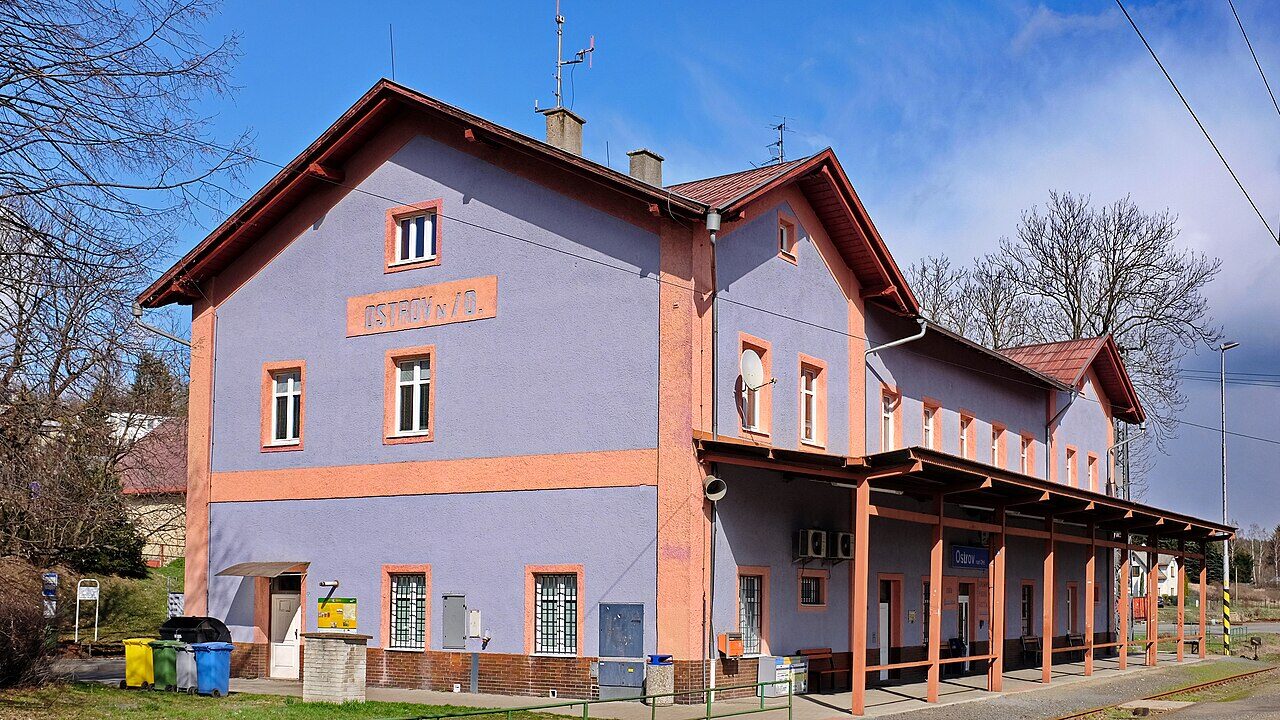 Krajina Krušných hor v okolí věznice Ostrov