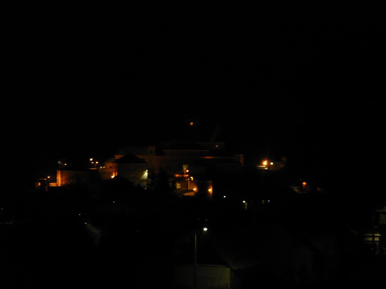 Věznice Mírov v noci