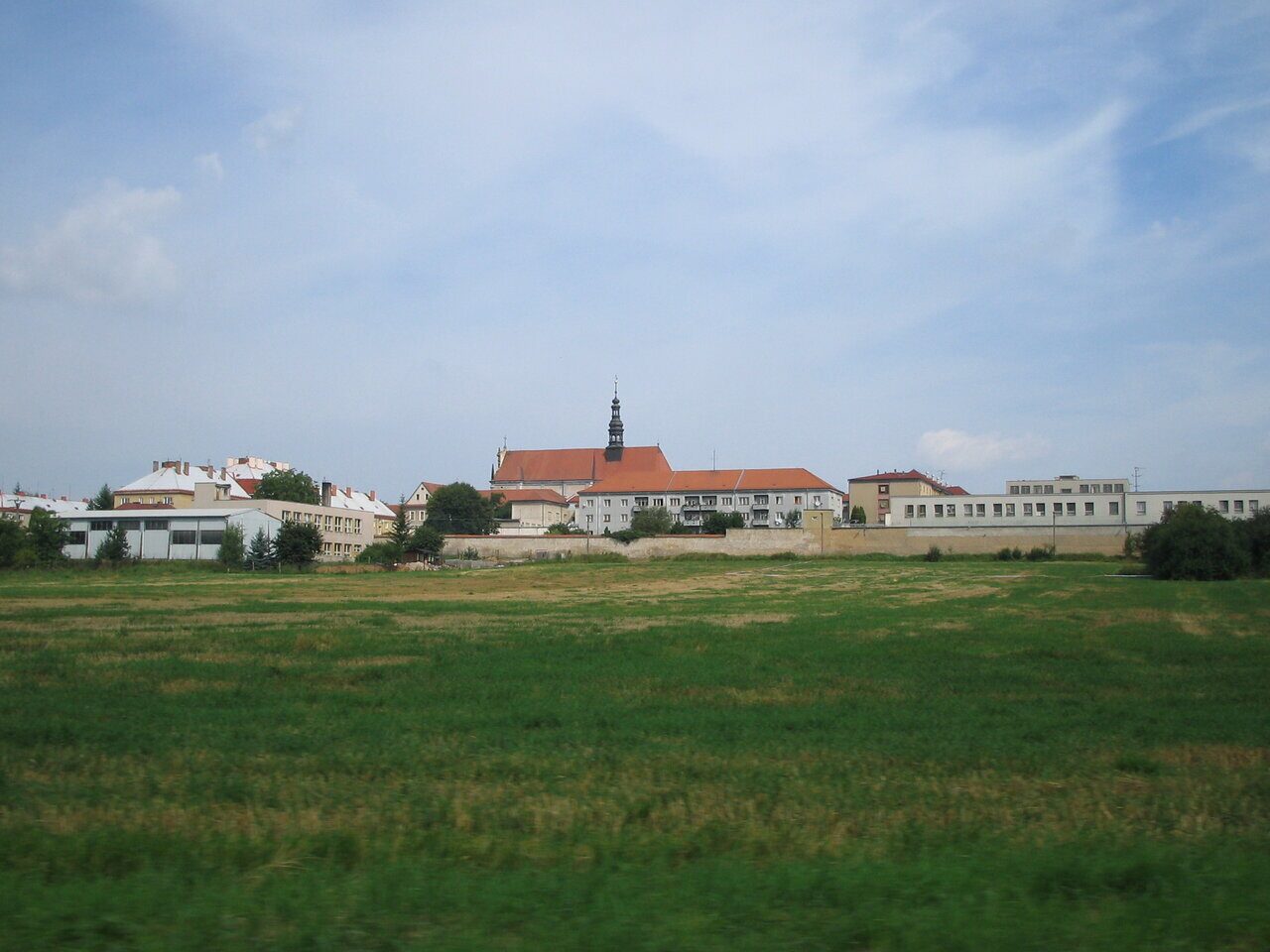 Věznice Valdice — pohled od jihu na areál bývalého kartuziánského kláštera