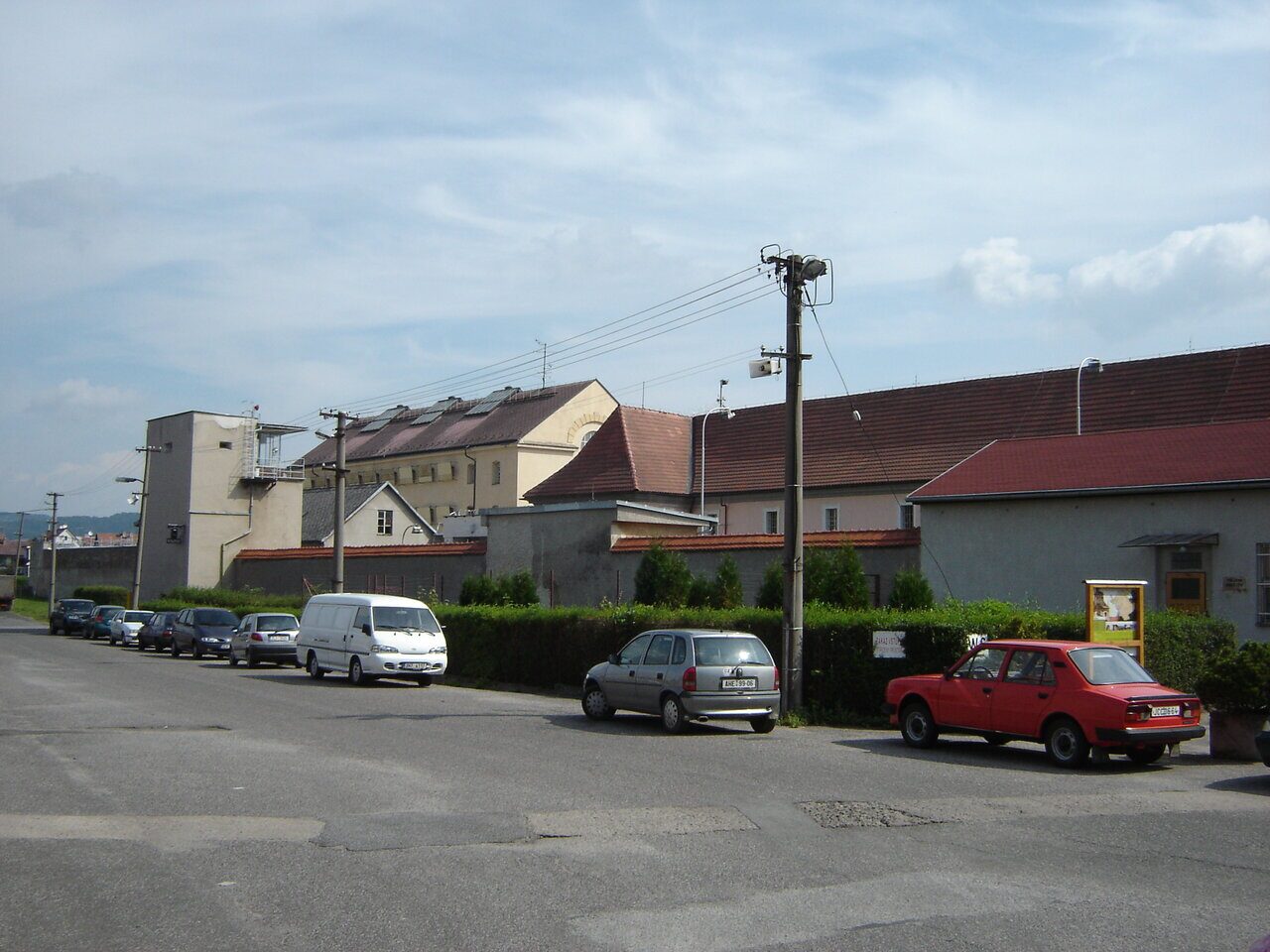 Věznice Valdice — vnější zeď věznice